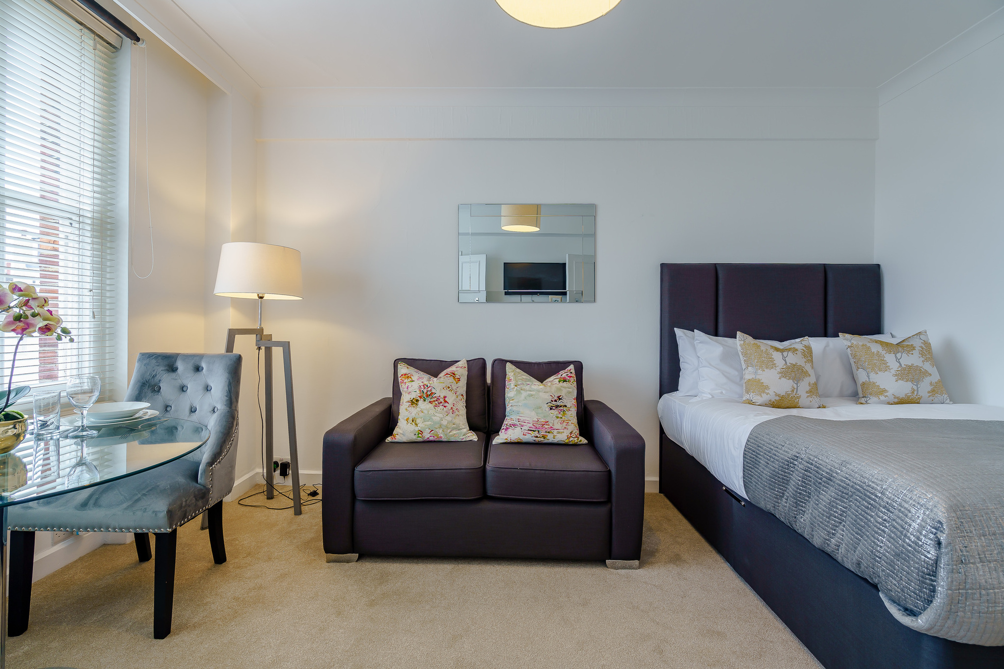 Studio Apartment  To Let  Hill Street  Image 2