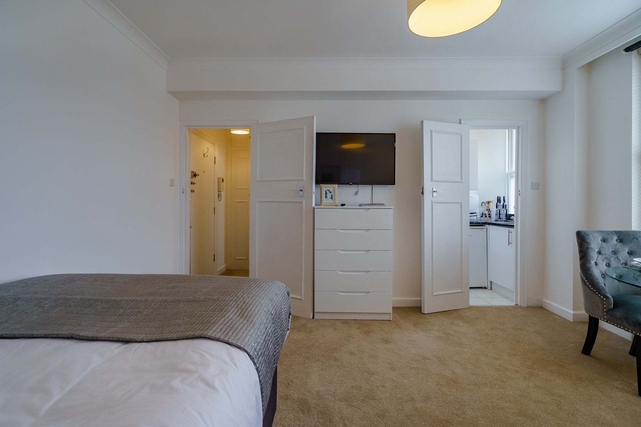 Studio Apartment  To Let  Hill Street  Image 6