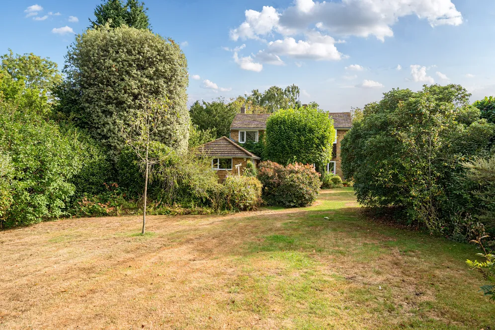 Hamm Court, Weybridge, KT13 photo 17