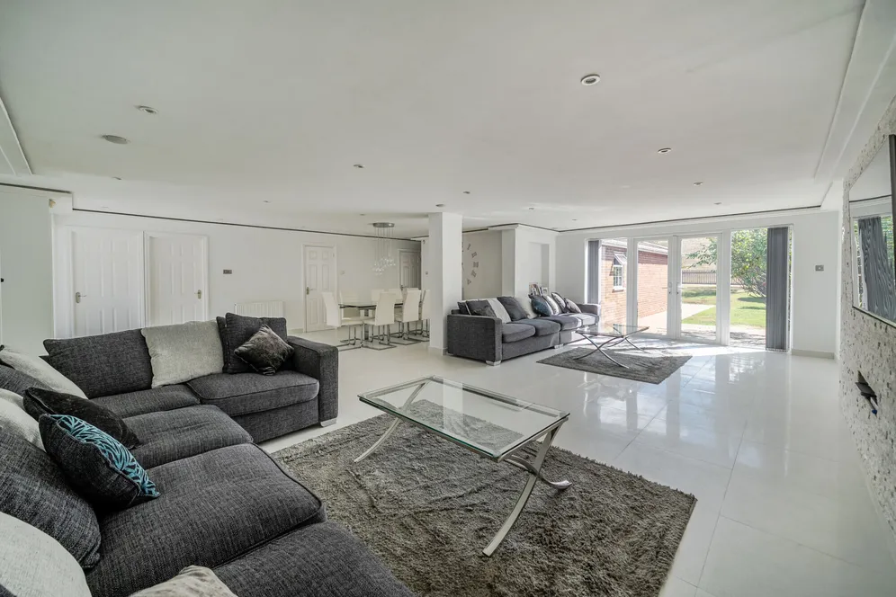 Coppermill Road, Wraysbury, TW19 photo 3