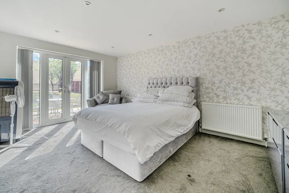 Coppermill Road, Wraysbury, TW19 photo 5