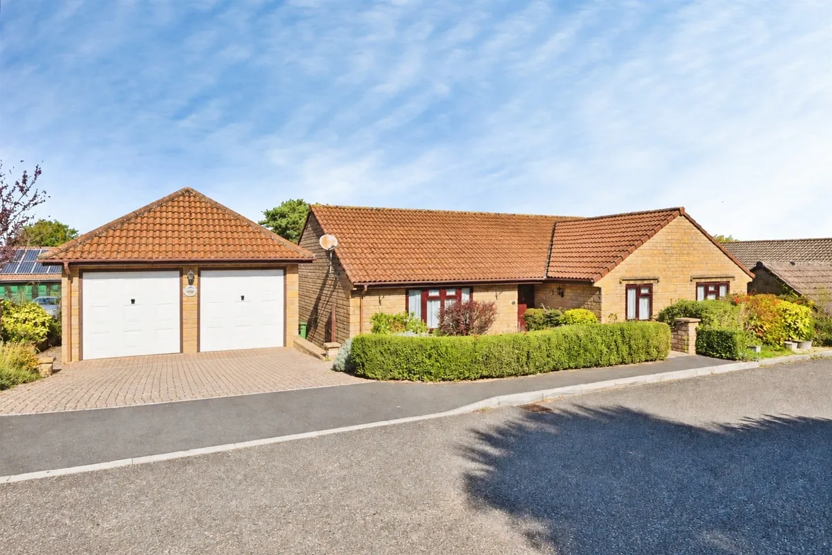 Fox Meadows, Crewkerne