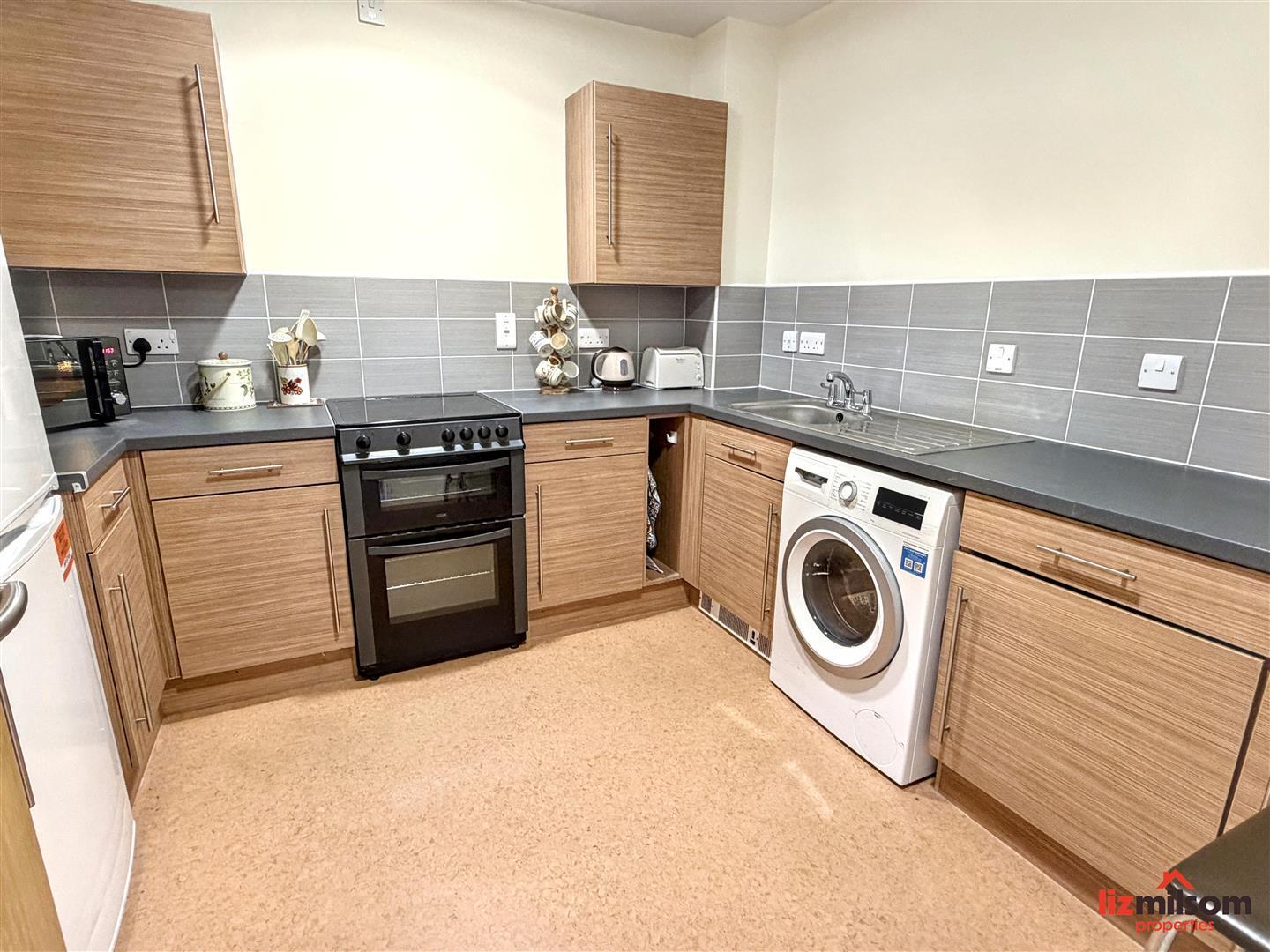 Ground floor Apartment - Oaklands Village, Swadlincote Image 3