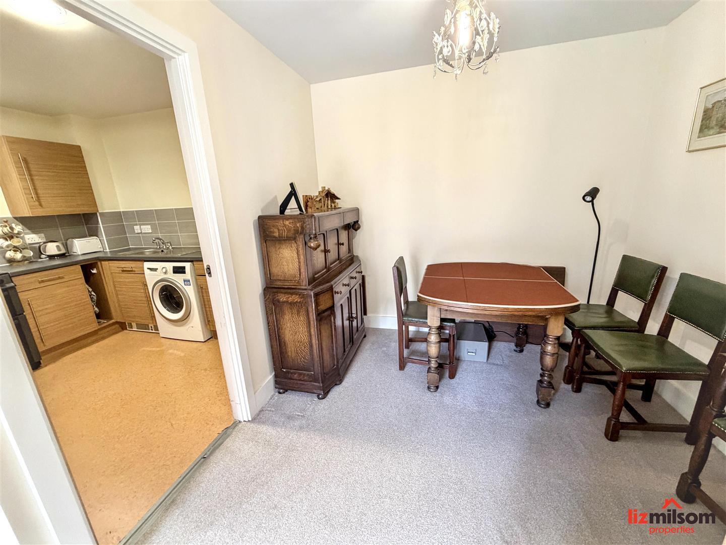 Ground floor Apartment - Oaklands Village, Swadlincote Image 5