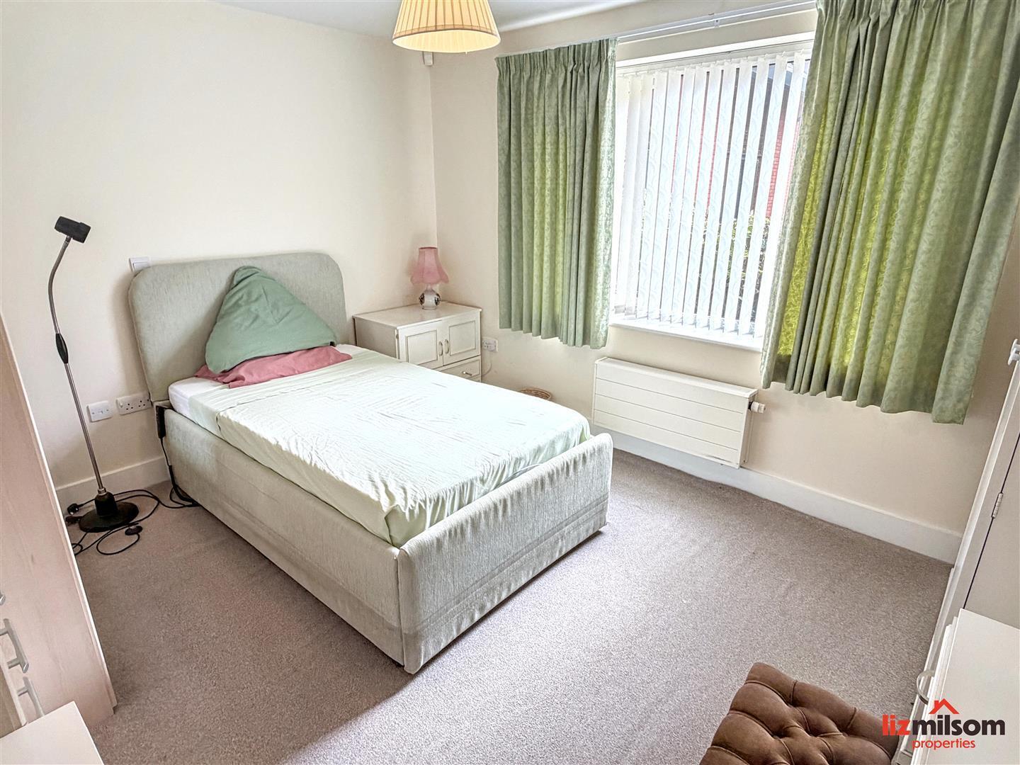 Ground floor Apartment - Oaklands Village, Swadlincote Image 6