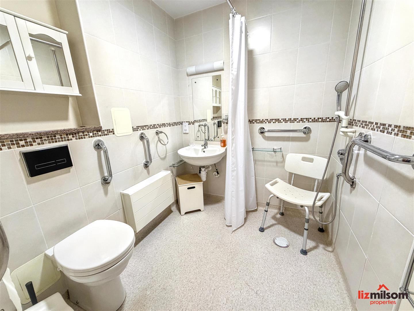 Ground floor Apartment - Oaklands Village, Swadlincote Image 7