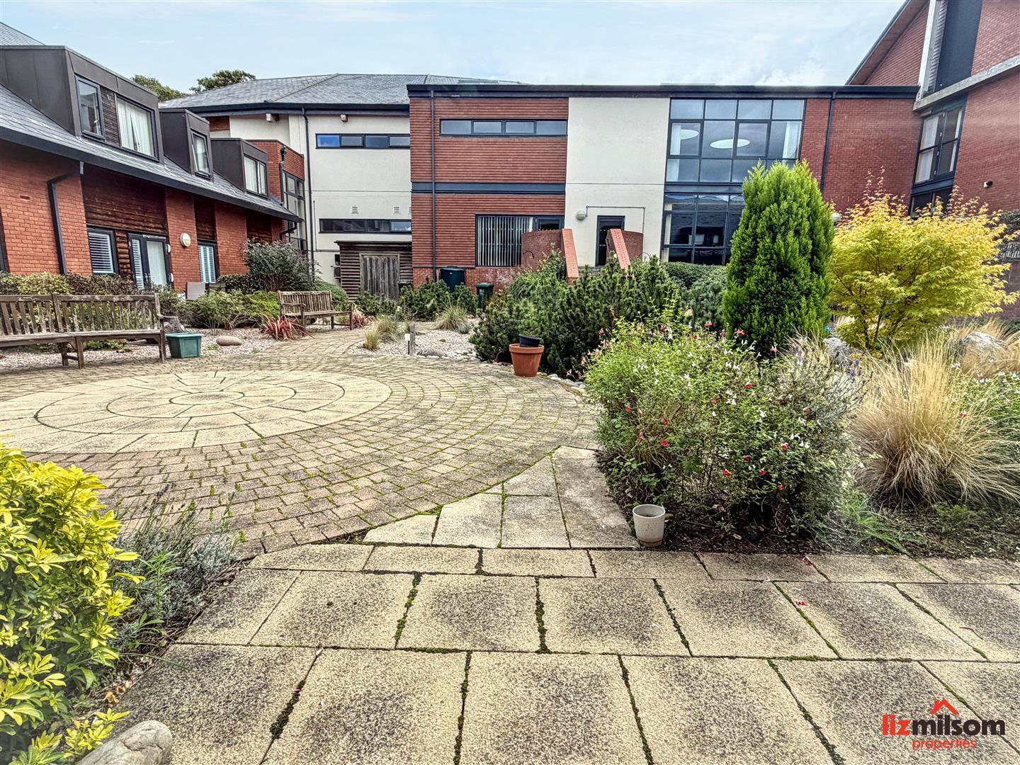 Ground floor Apartment - Oaklands Village, Swadlincote Image 10
