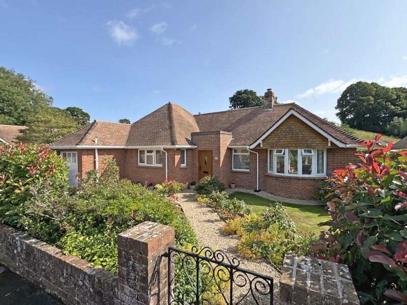 Manor Close, Sidmouth Image 1