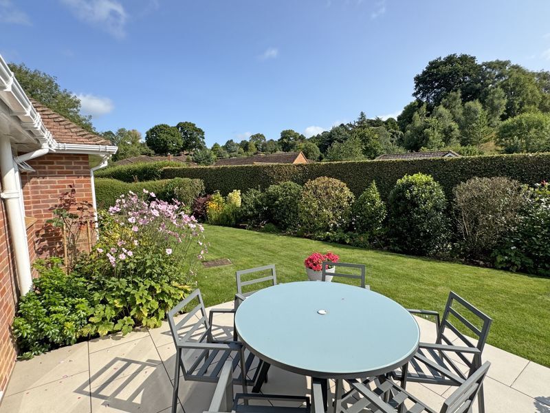 Manor Close, Sidmouth Image 2