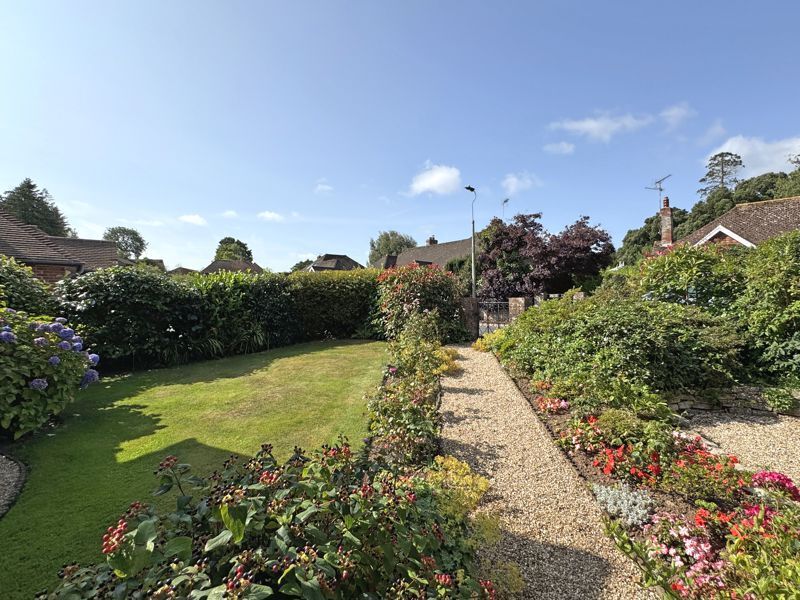 Manor Close, Sidmouth Image 8