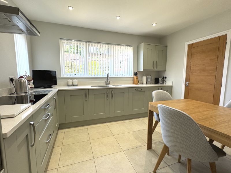 Manor Close, Sidmouth Image 10