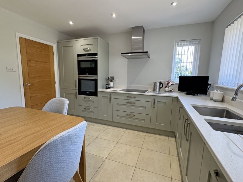 Manor Close, Sidmouth Image 11