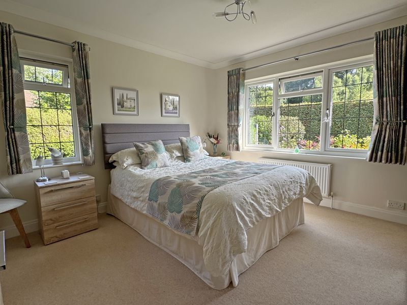 Manor Close, Sidmouth Image 12