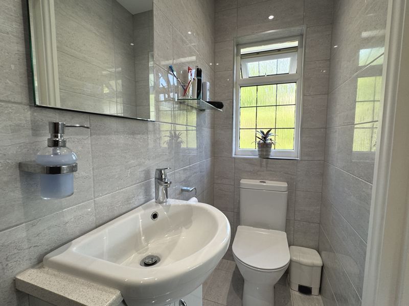 Manor Close, Sidmouth Image 14