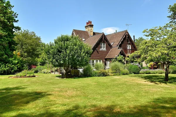 High Beeches Lane, Handcross, RH17 photo 1