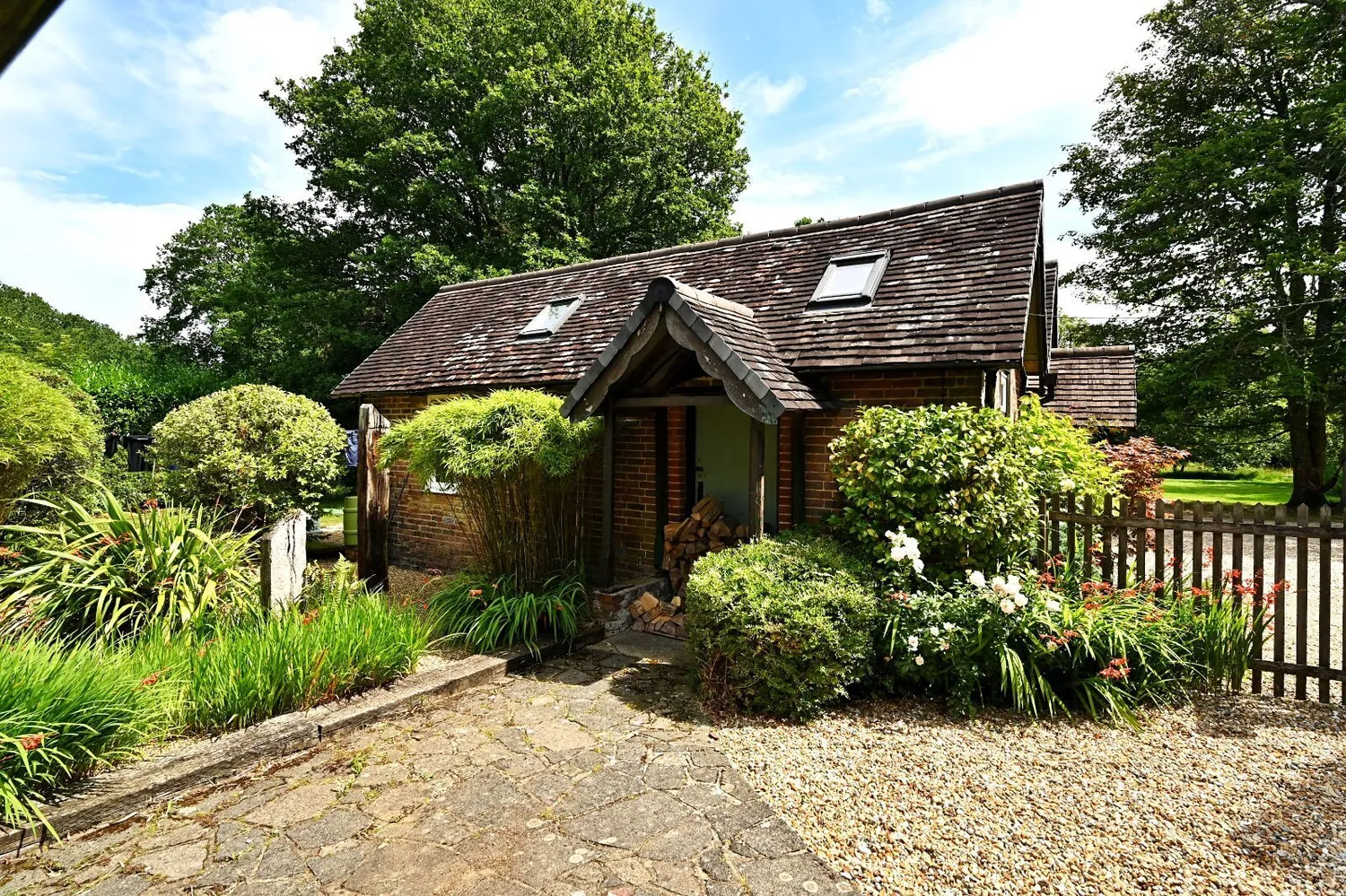 High Beeches Lane, Handcross, RH17 photo 17