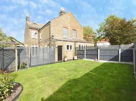 Brentwood Road, Romford thumb 2