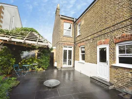 Brentwood Road, Romford thumb 3