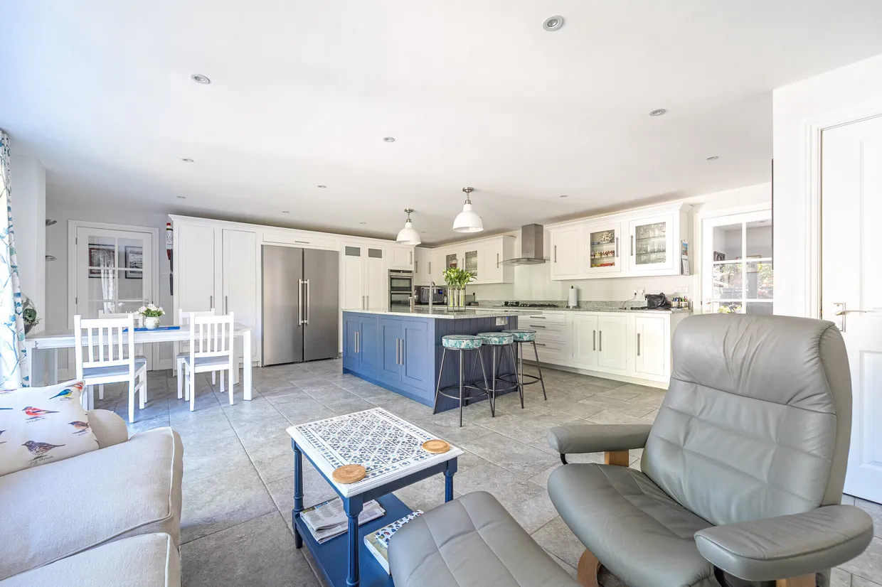 Boulters Lane, Maidenhead, SL6 photo 2