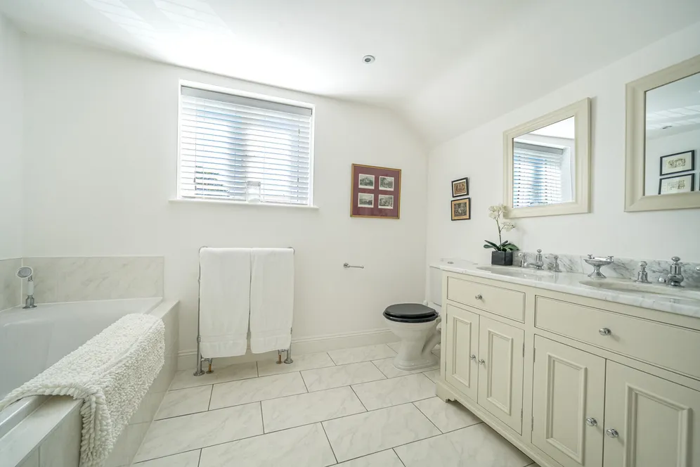 Boulters Lane, Maidenhead, SL6 photo 9