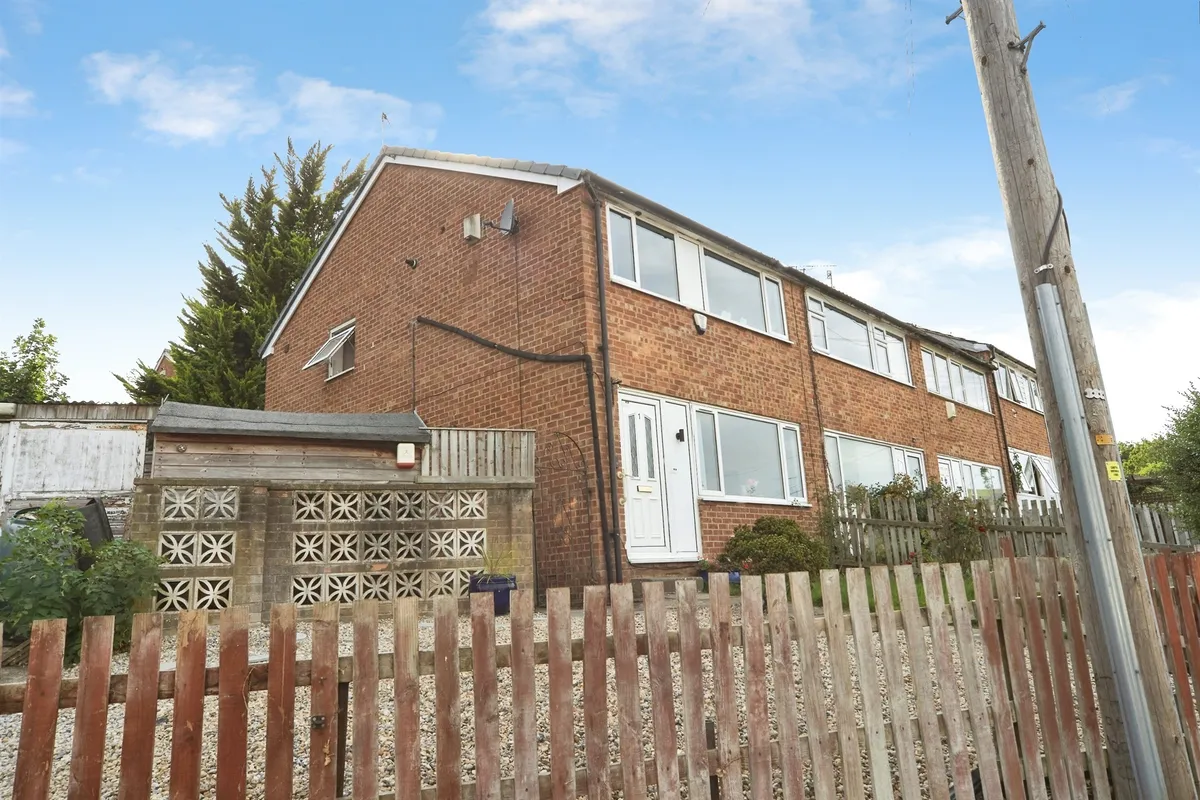Broad Lane Close, Bramley, LEEDS