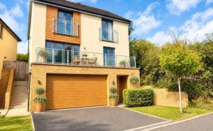 Amethyst Drive, Teignmouth, Devon, TQ14 photo