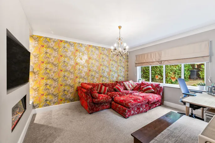 Property carousel image 10