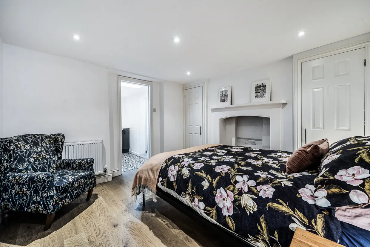Hewlett Road, Cheltenham, GL52 photo 9