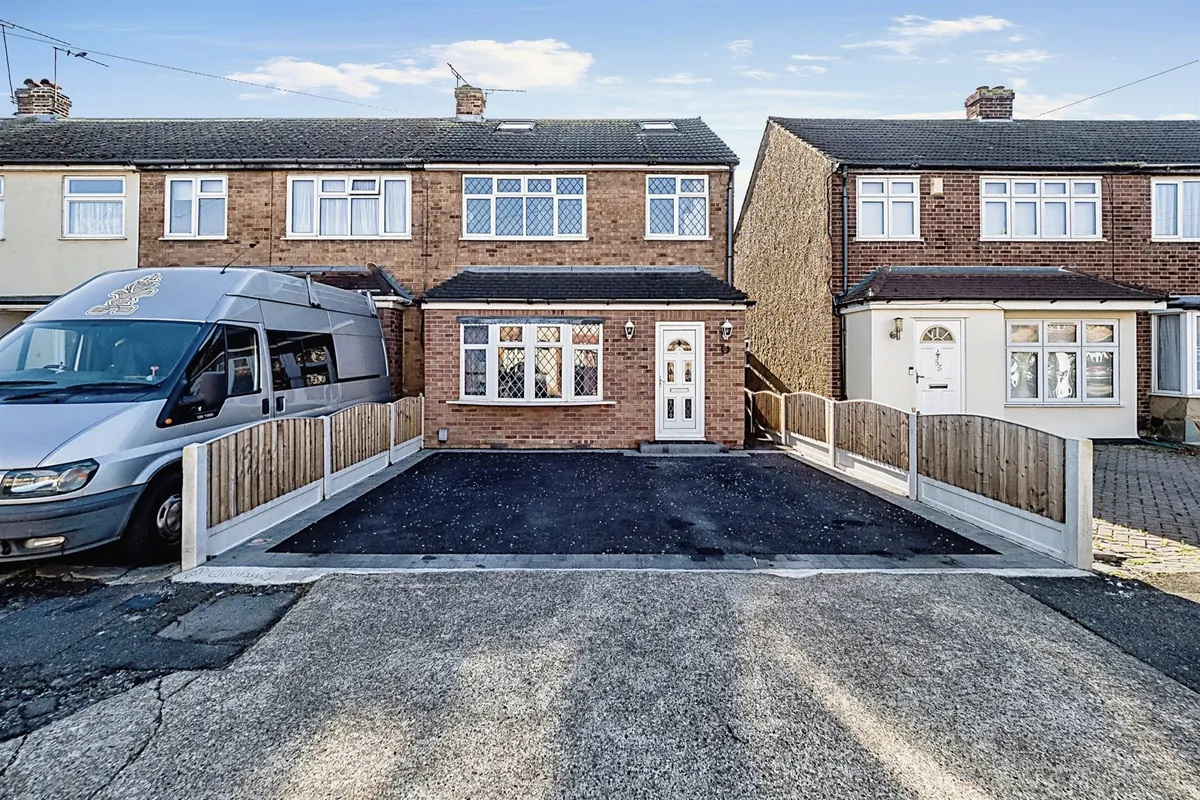 Newtons Close, Rainham