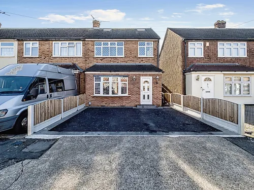 Newtons Close, Rainhamphoto