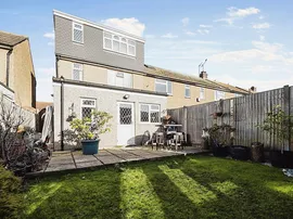 Newtons Close, Rainham thumb 3