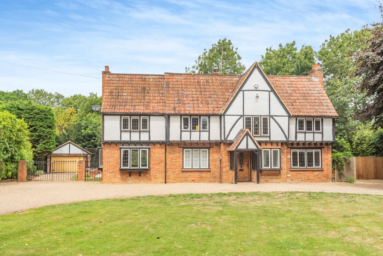 Hawthorn Hill, Warfield, RG42 photo 1