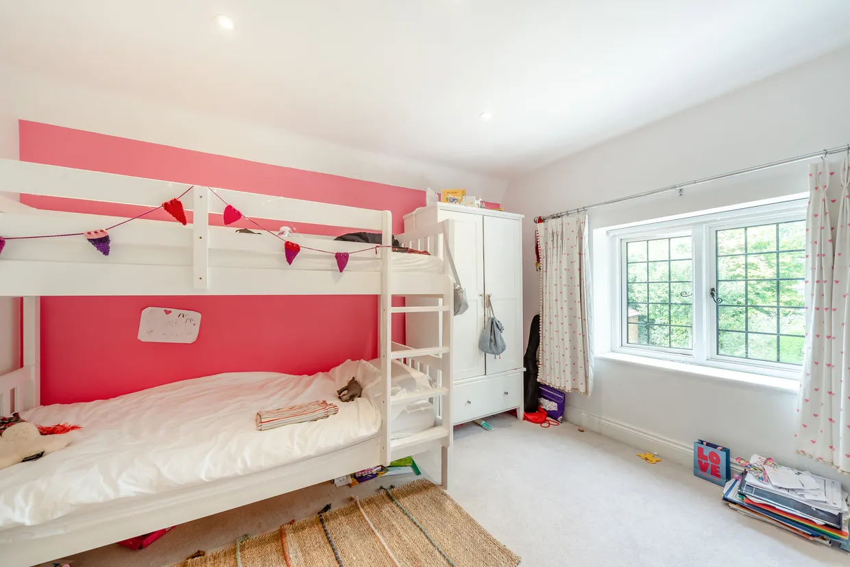 Hawthorn Hill, Warfield, RG42 photo 8