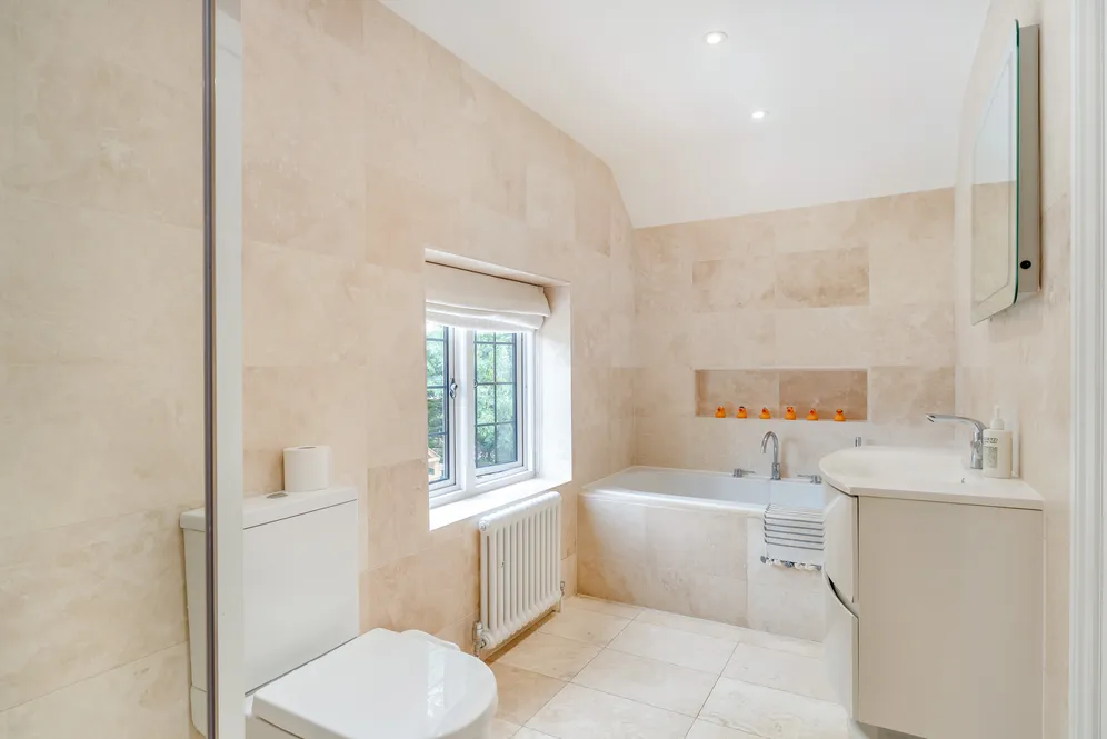 Hawthorn Hill, Warfield, RG42 photo 9