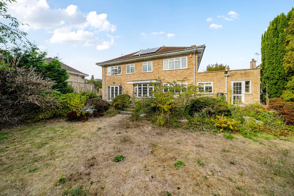Hollycombe, Englefield Green, TW20 photo 2