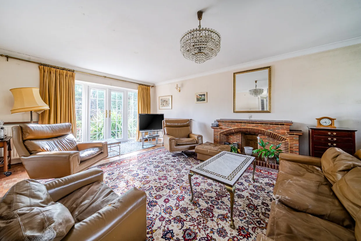 Hollycombe, Englefield Green, TW20 photo 3