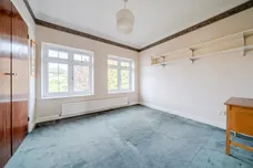 Hollycombe, Englefield Green, TW20 photo 9