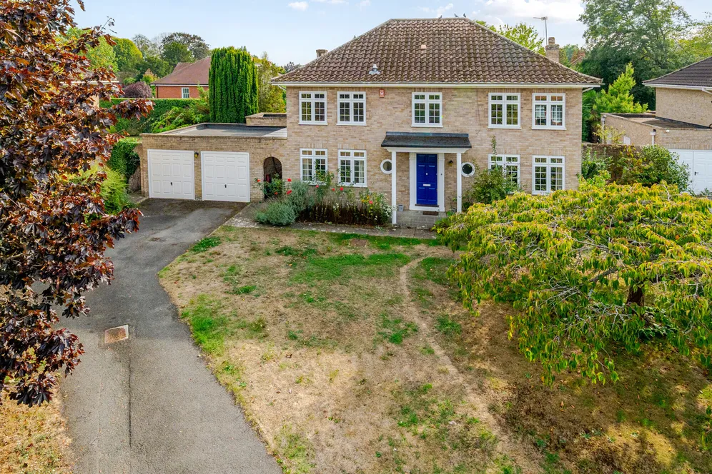 Hollycombe, Englefield Green, TW20 photo 12