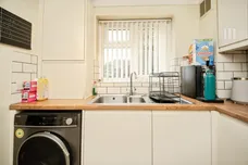 Avern Close, Tipton