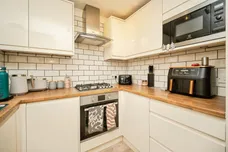 Avern Close, Tipton