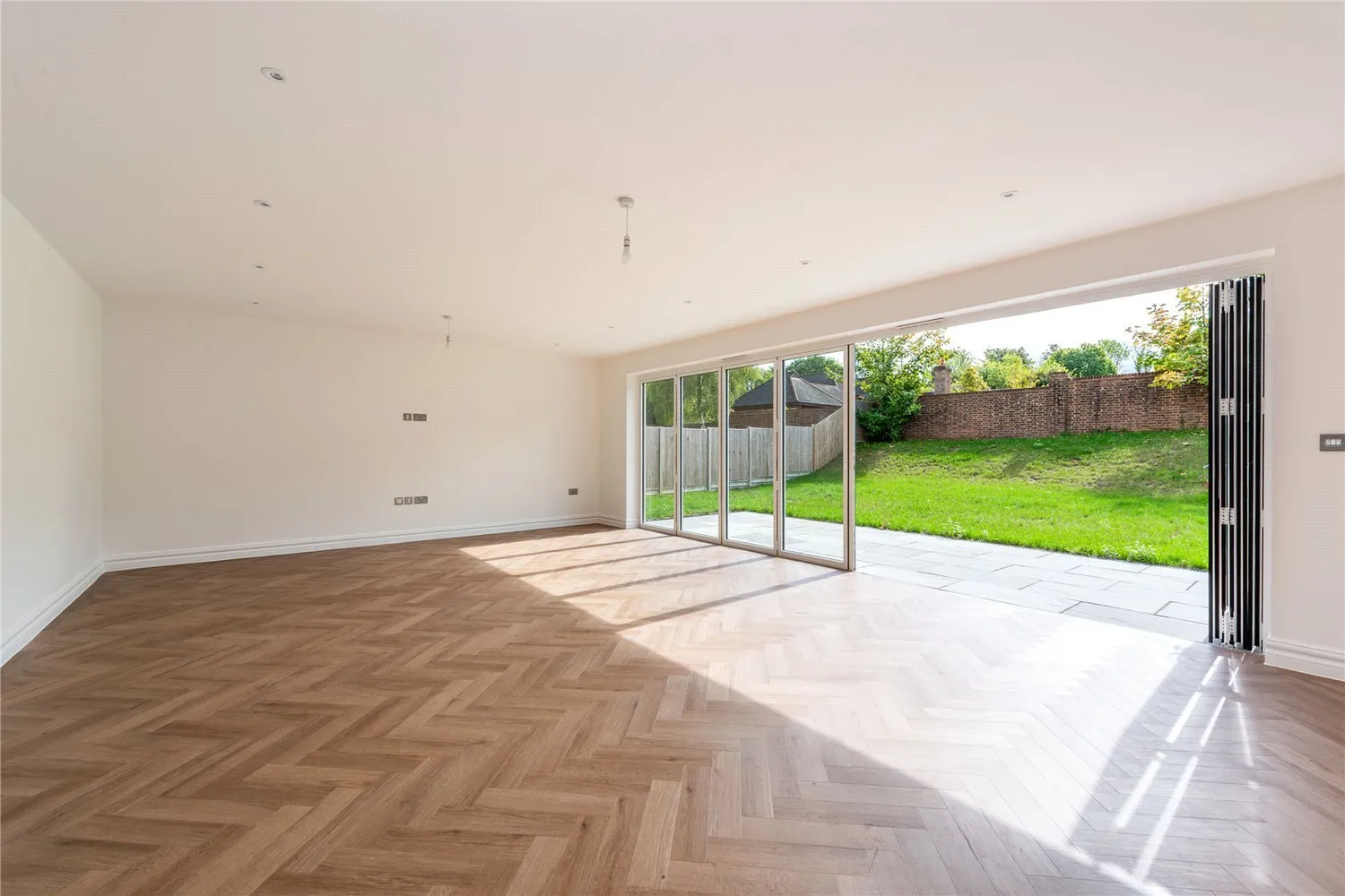 Boxhill Road, Tadworth, KT20 photo 3
