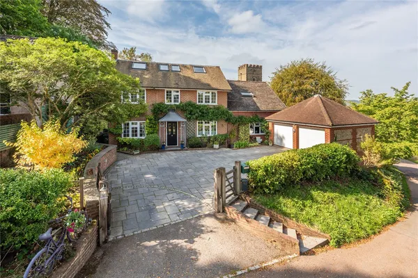 Tower Hill, Dorking, RH4 photo 1
