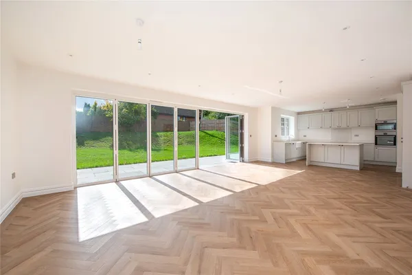 Boxhill Road, Tadworth, KT20 photo 4