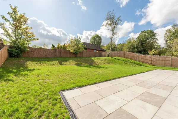 Boxhill Road, Tadworth, KT20 photo 8