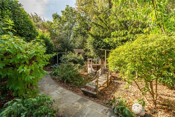 Tower Hill, Dorking, RH4 photo 15