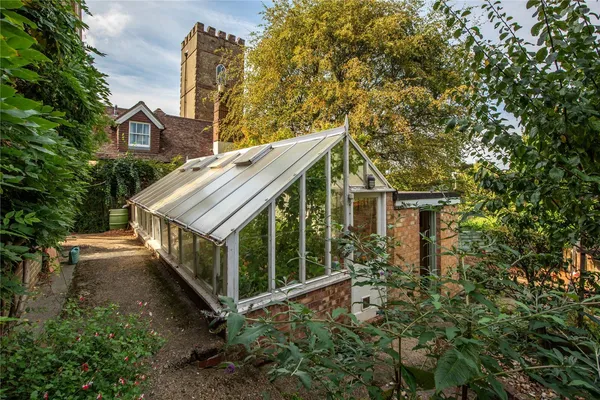 Tower Hill, Dorking, RH4 photo 20