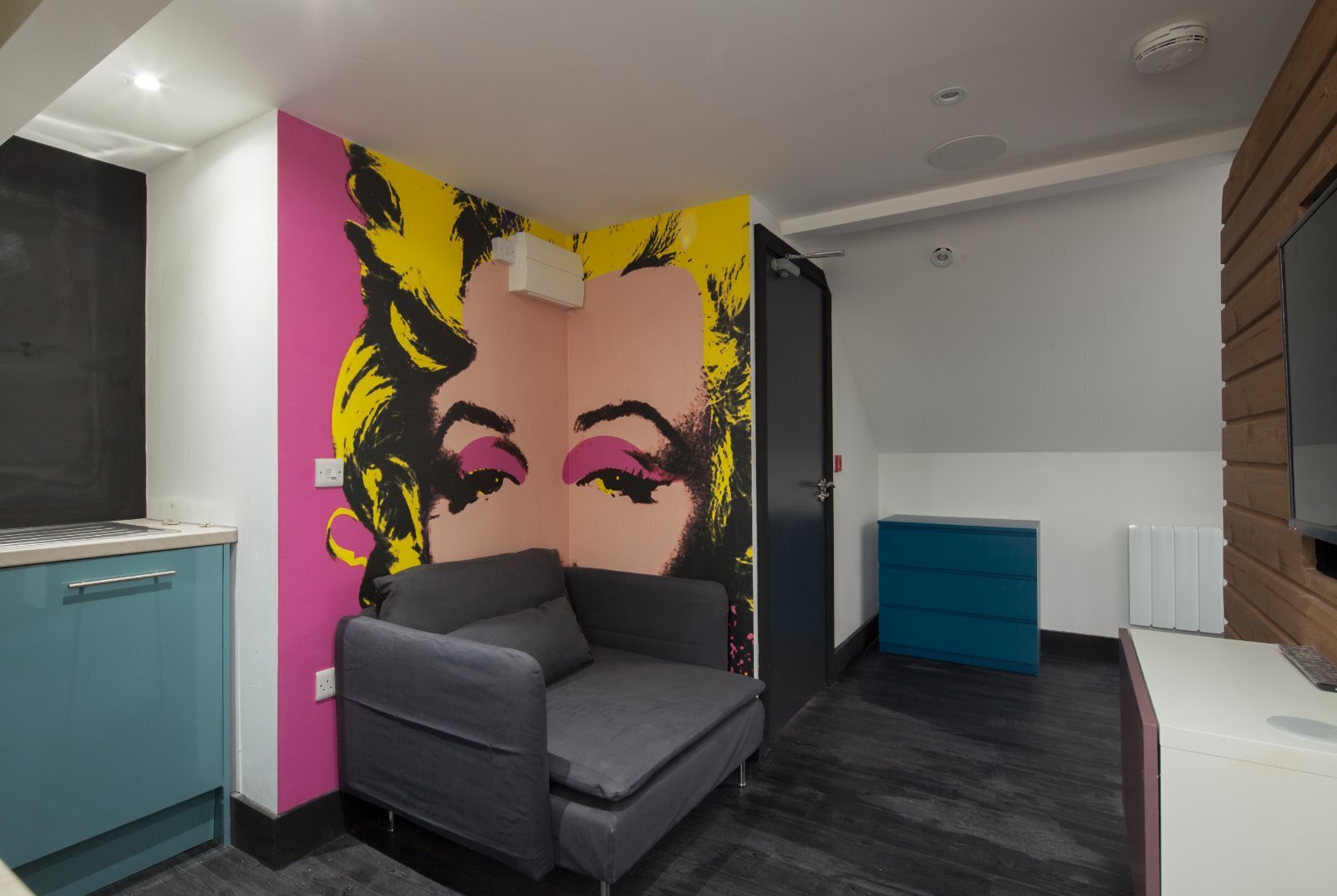 65 Newsome Road, Huddersfield, HD4 Image 1