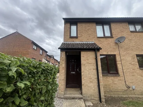 Highgrove Close, CALNEphoto