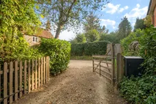 Bath Road, Newbury, RG14 photo 21