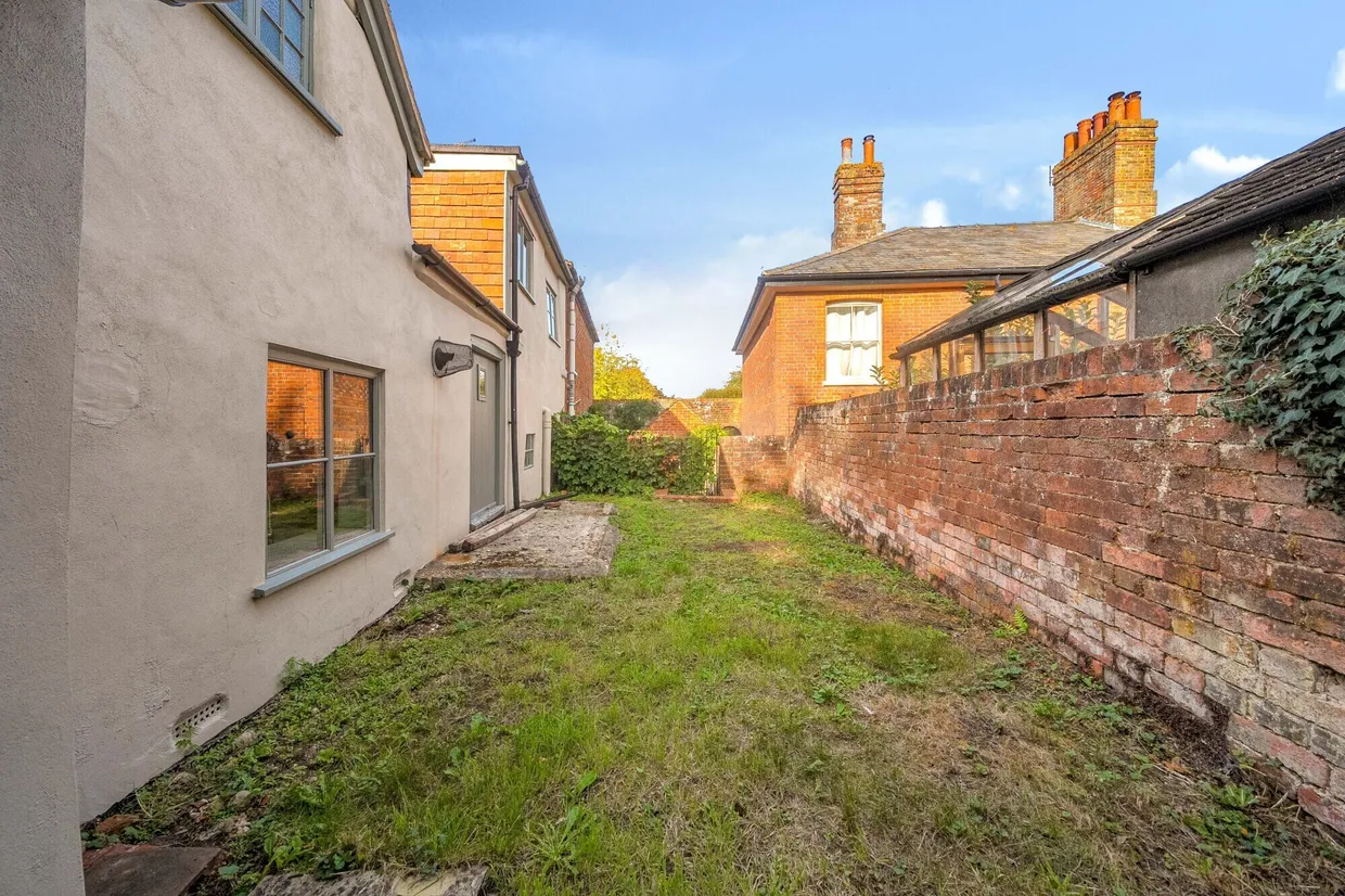 Bath Road, Newbury, RG14 photo 22